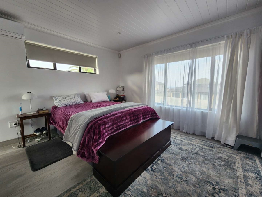 5 Bedroom Property for Sale in Fraaiuitsig Western Cape
